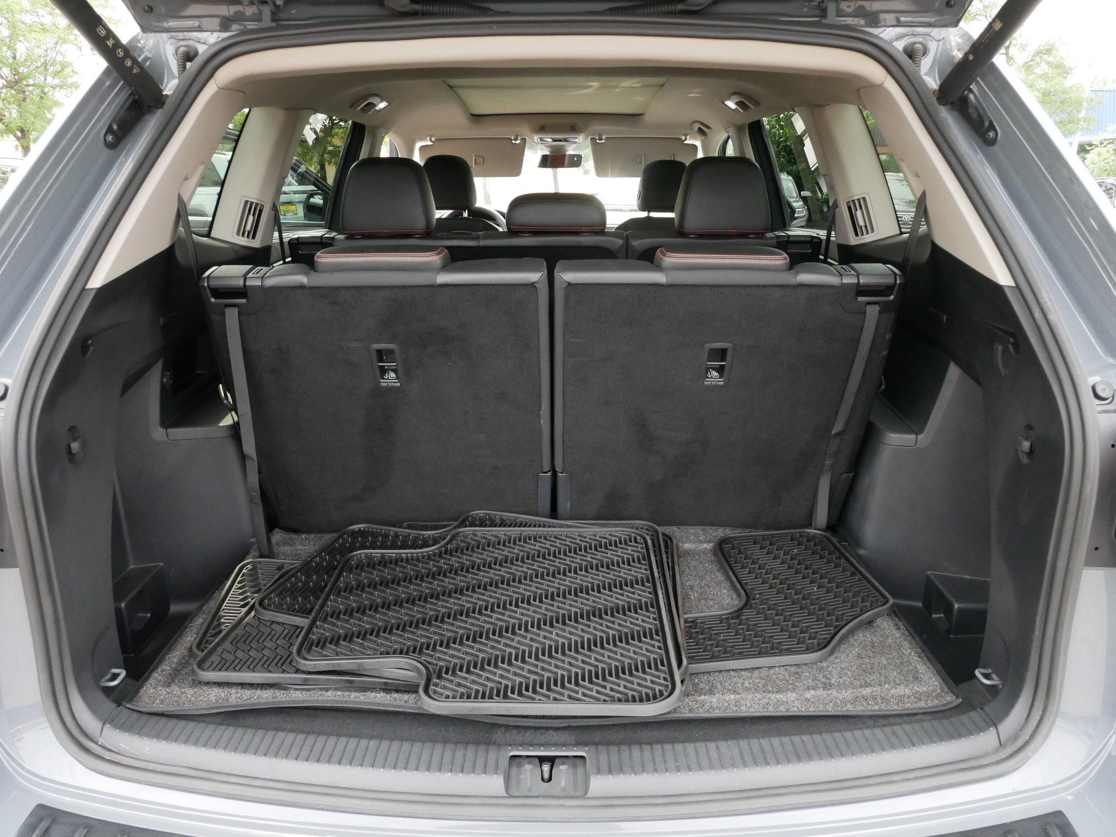Certified 2024 Volkswagen Atlas Peak Edition SEL AWD/4WD image 18