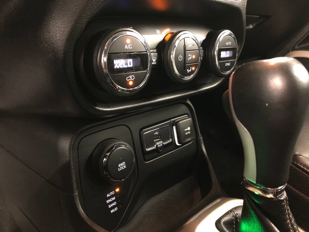 Used 2015 Jeep Renegade Limited AWD/4WD image 10