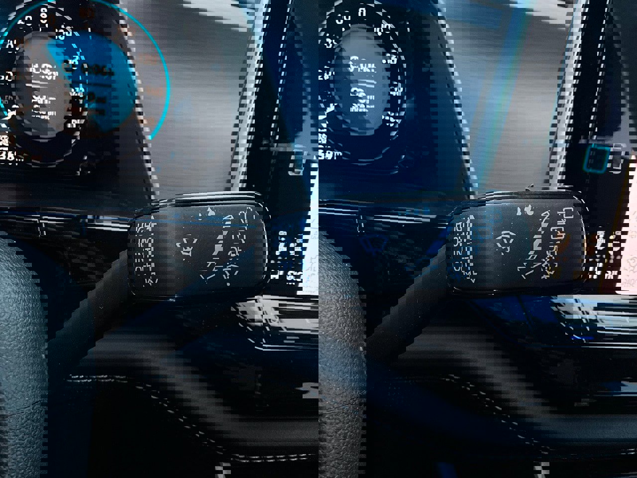 Used 2025 Volkswagen Atlas Cross Sport SE image 37