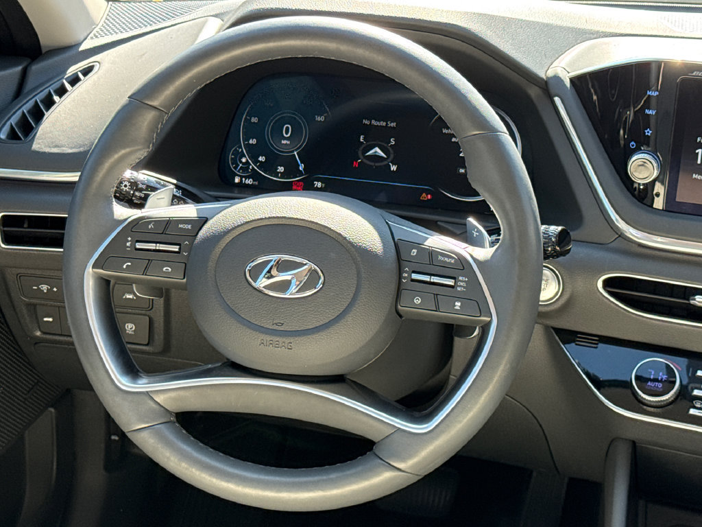 Used 2023 Hyundai Sonata Limited w/ Preferred Accessory Package FWD image 13