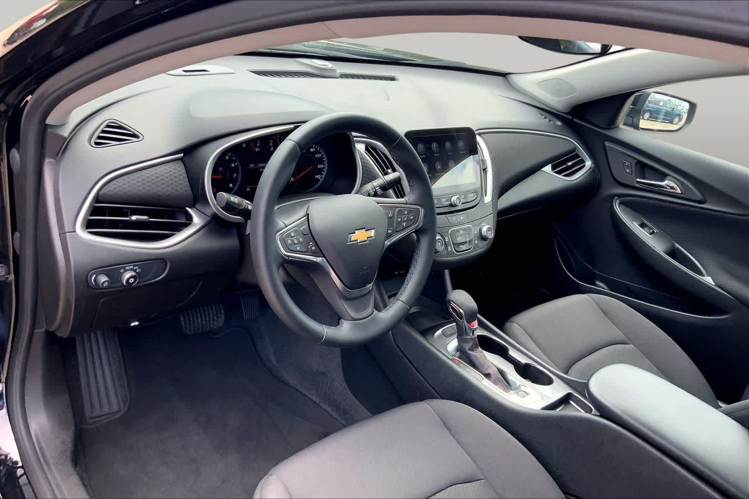 Used 2025 Chevrolet Malibu RS FWD image 18