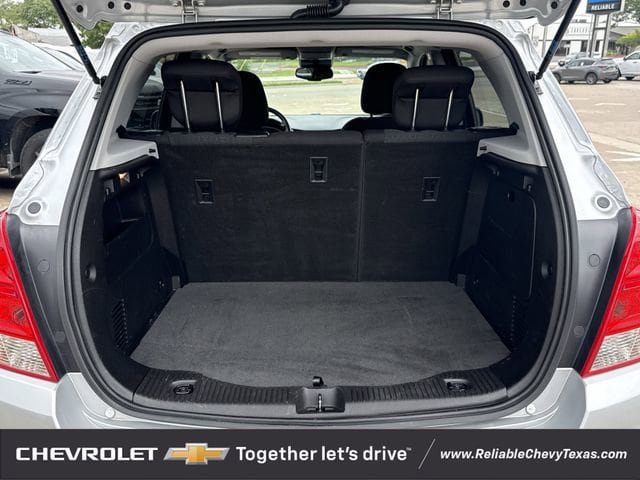 Used 2020 Chevrolet Trax LS w/ Tint and Cruise Package FWD image 27