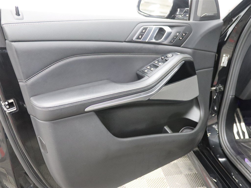 Used 2020 BMW X5 M50i w/ Executive Package AWD/4WD image 17