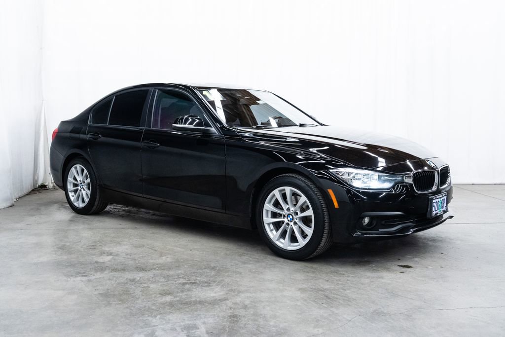 Used 2017 BMW 320i Sedan RWD image 1