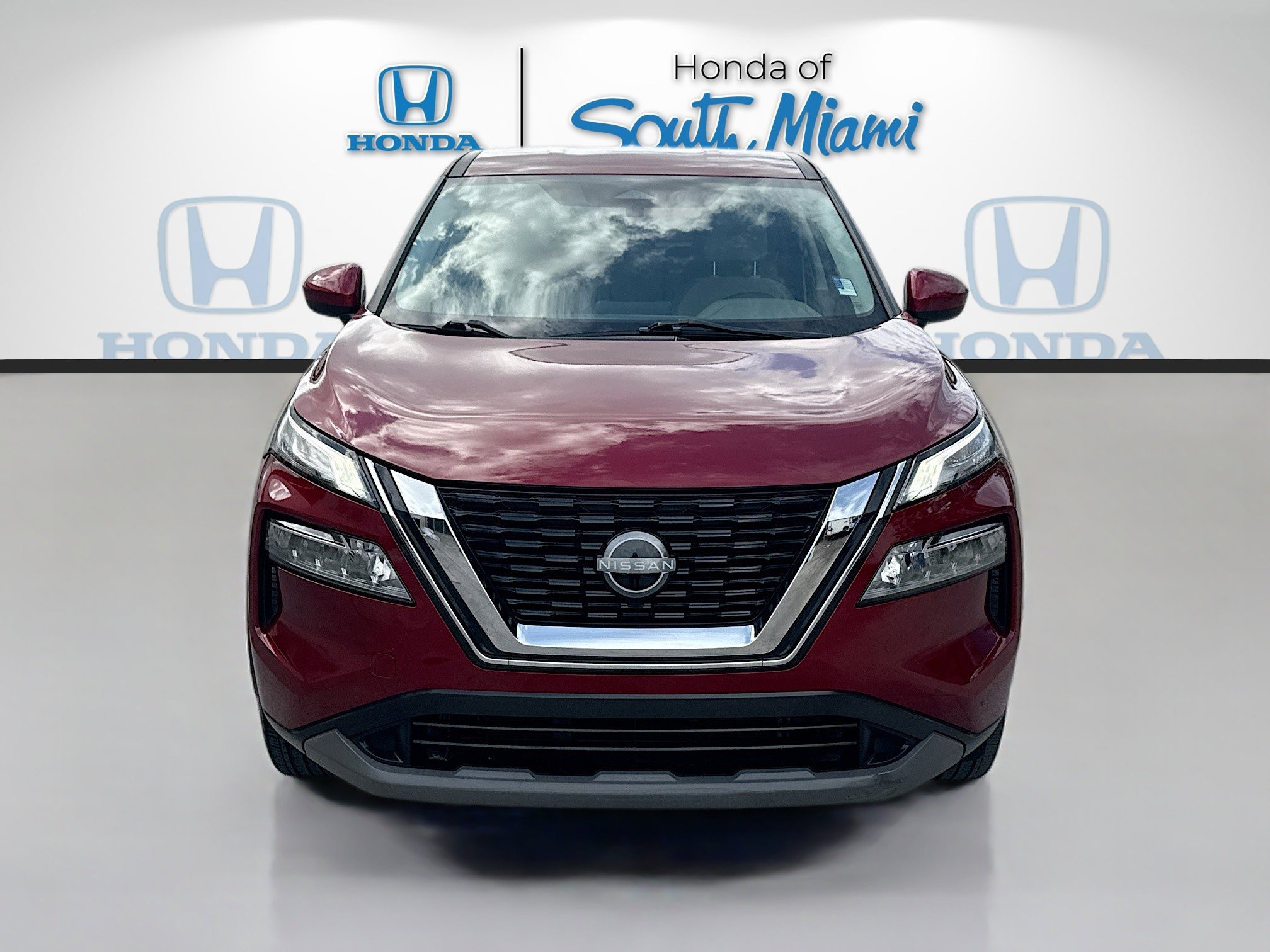 Used 2023 Nissan Rogue SV image 2