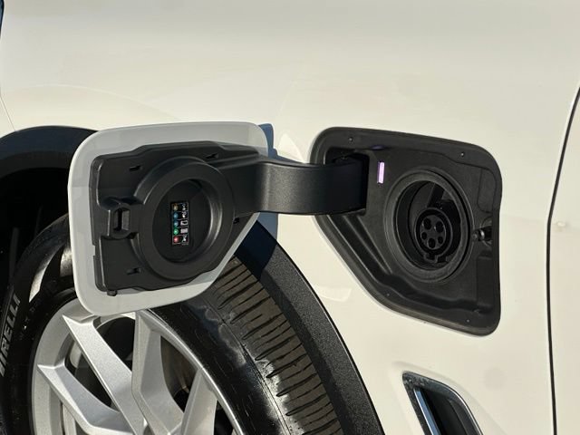 Used 2021 BMW X5 xDrive45e AWD/4WD image 12