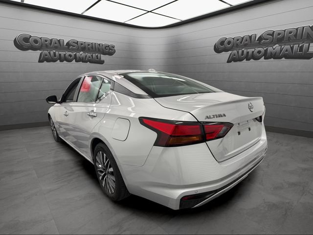 Used 2024 Nissan Altima 2.5 SV FWD image 3