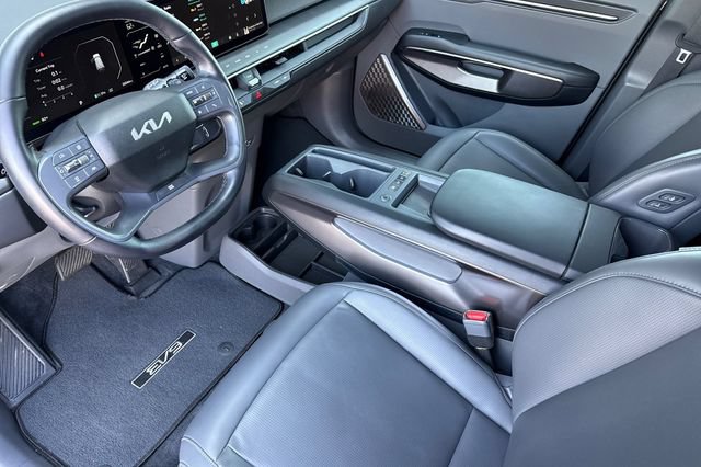 Certified 2024 Kia EV9 Light Long Range RWD image 12
