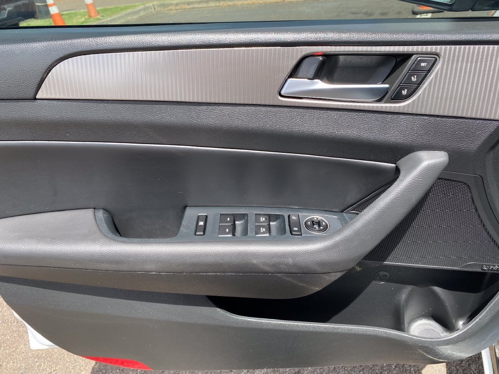 Used 2019 Hyundai Sonata Limited w/ Cargo Package FWD image 30
