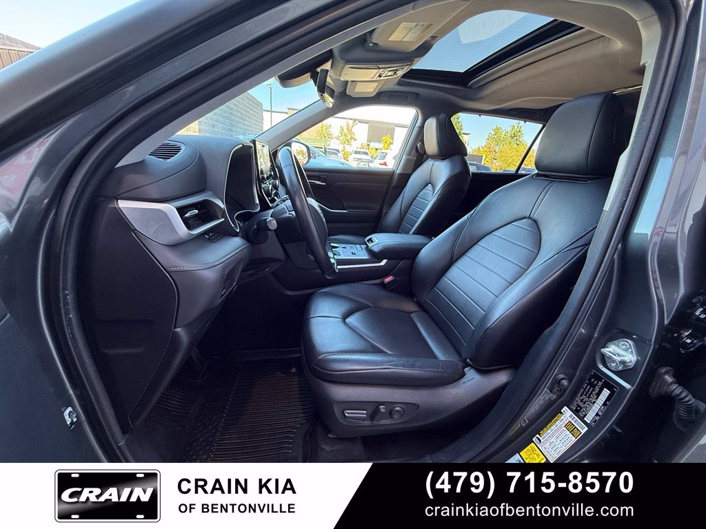 Used 2021 Toyota Highlander XLE FWD image 21