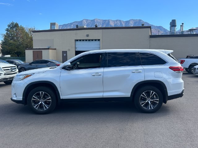 Used 2019 Toyota Highlander LE AWD/4WD image 8