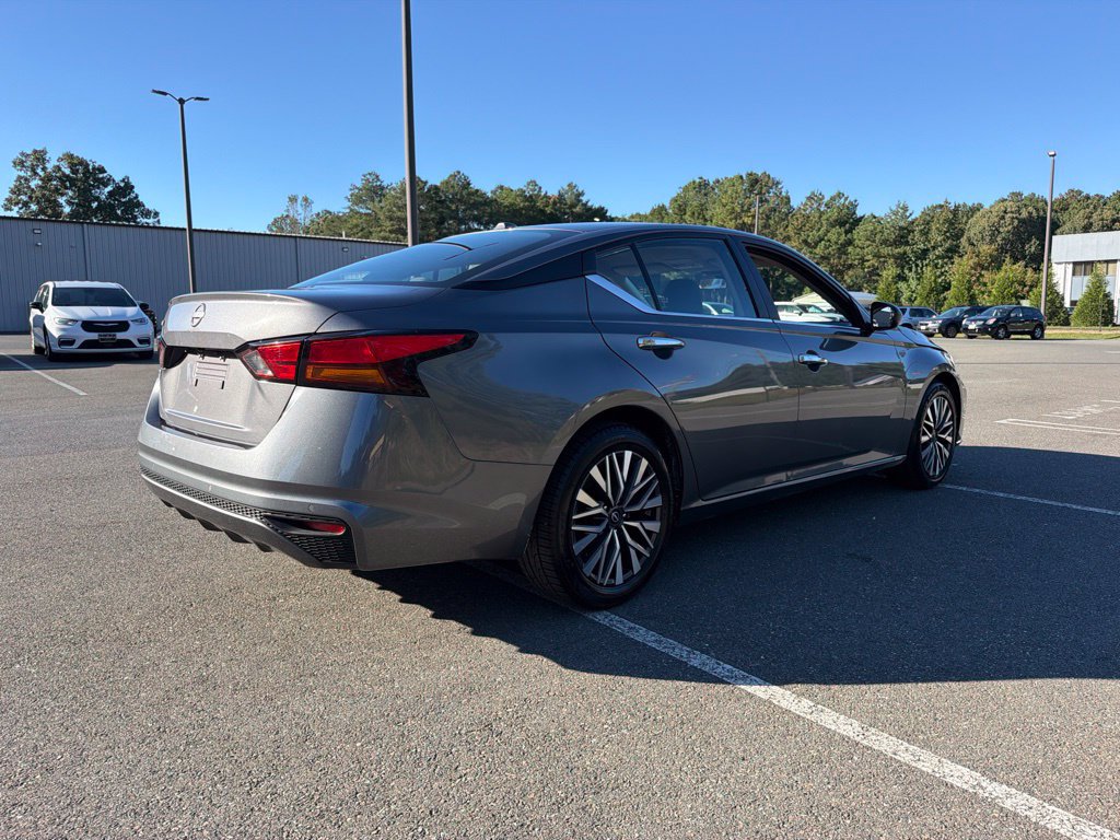 Used 2025 Nissan Altima 2.5 SV FWD image 5