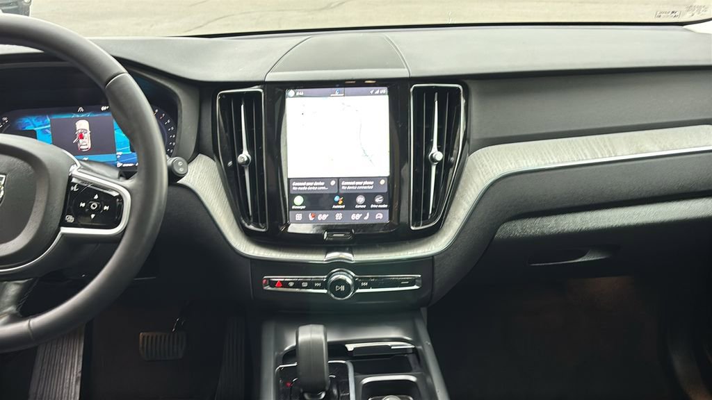 Certified 2025 Volvo XC60 B5 Plus AWD/4WD image 6