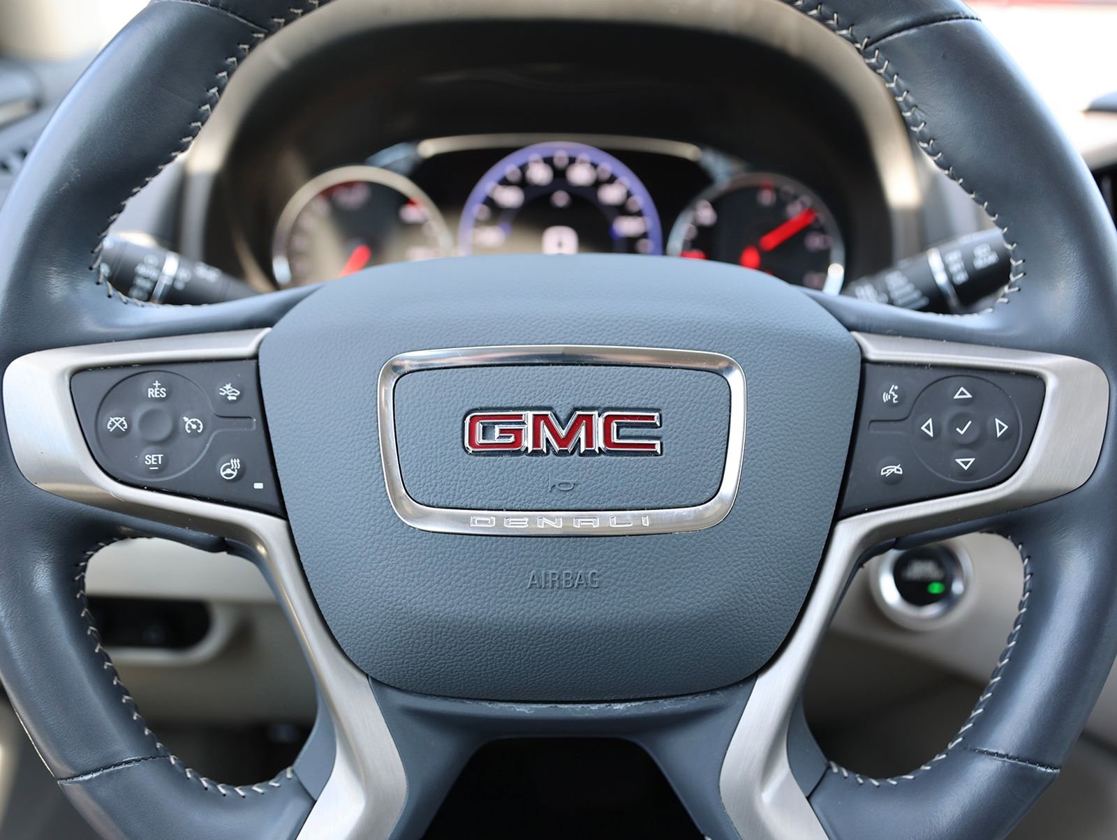 Used 2022 GMC Terrain Denali w/ Black Diamond Edition AWD/4WD image 39
