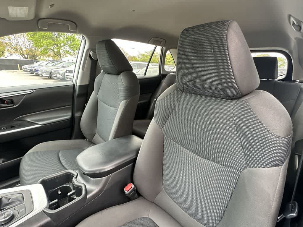 Used 2023 Toyota RAV4 LE AWD/4WD image 14
