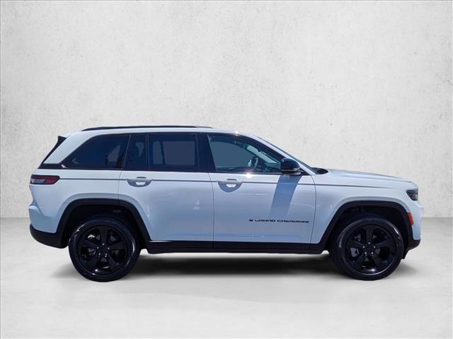 Used 2023 Jeep Grand Cherokee Limited w/ Black Appearance Package RWD image 4
