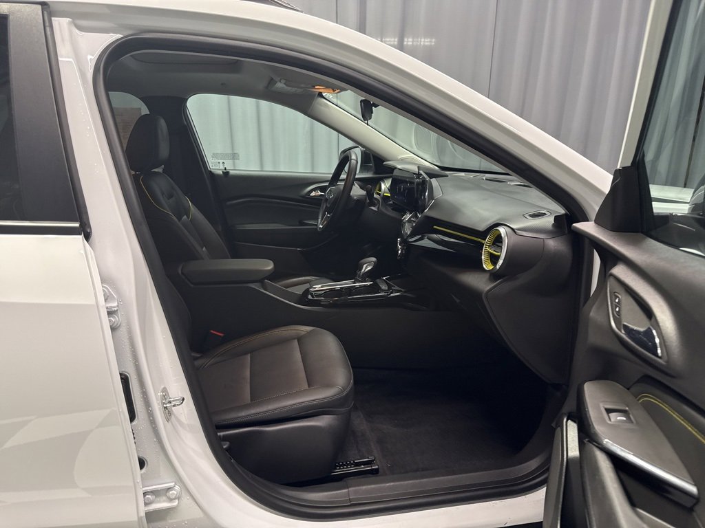 Used 2024 Chevrolet Trax ACTIV w/ Sunroof Package image 14