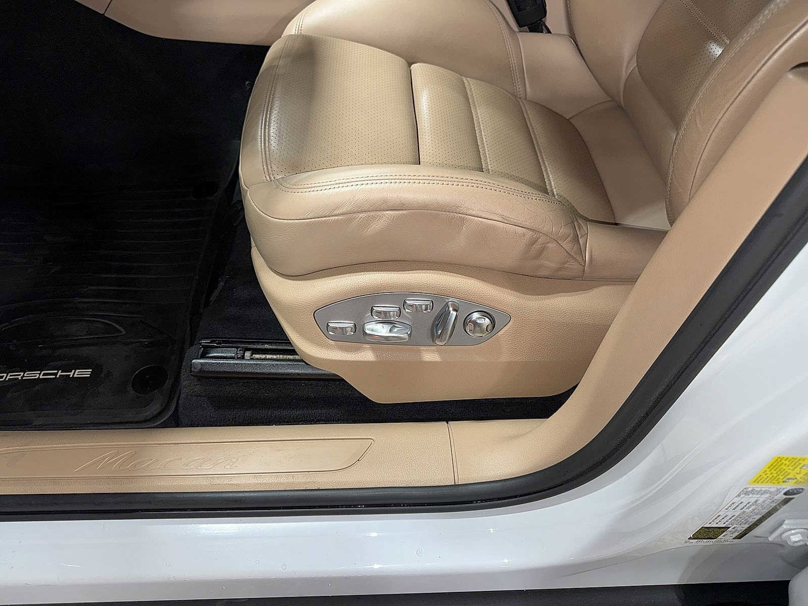 Used 2021 Porsche Macan AWD/4WD image 23