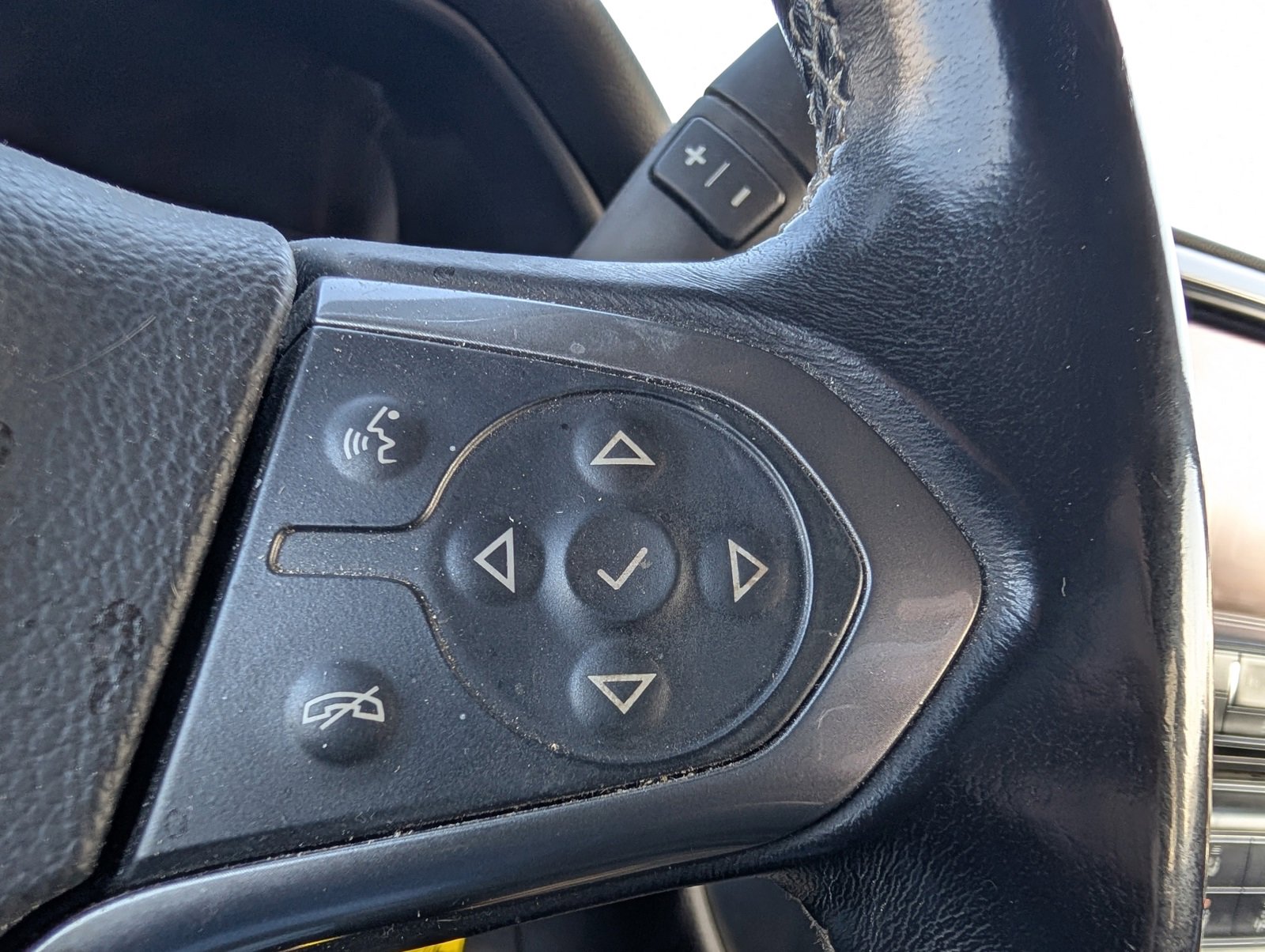 Used 2016 Chevrolet Silverado 1500 LT image 11