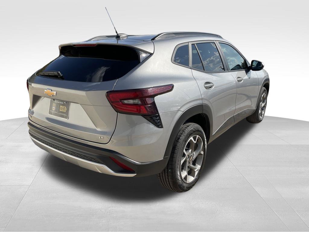 Used 2025 Chevrolet Trax LT FWD image 5