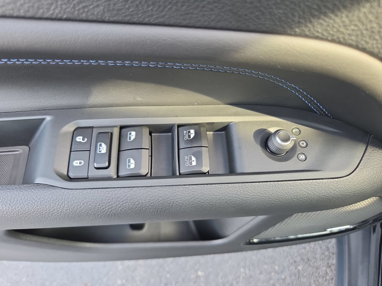 New 2026 Jeep Compass Limited w/ Sun, Sound & Navigation Group AWD/4WD image 20