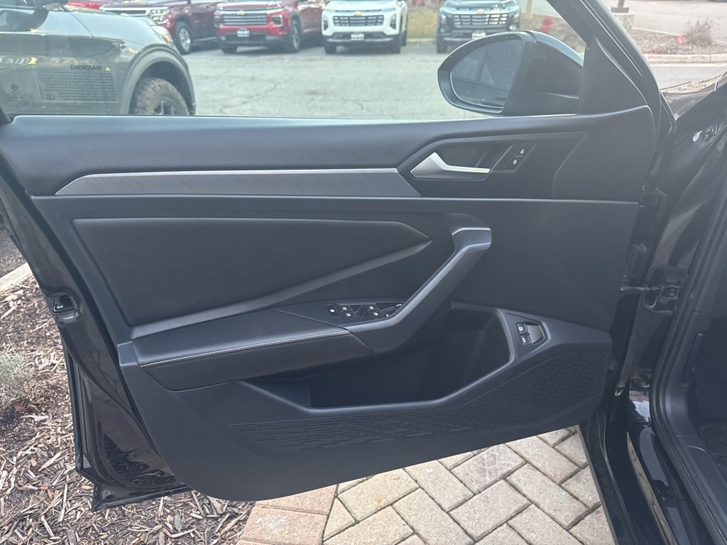 Used 2023 Volkswagen Jetta SE image 12