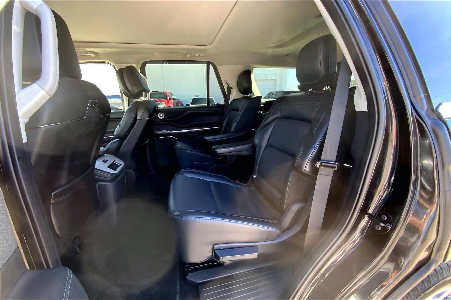 Used 2025 Lincoln Navigator Reserve AWD/4WD image 38