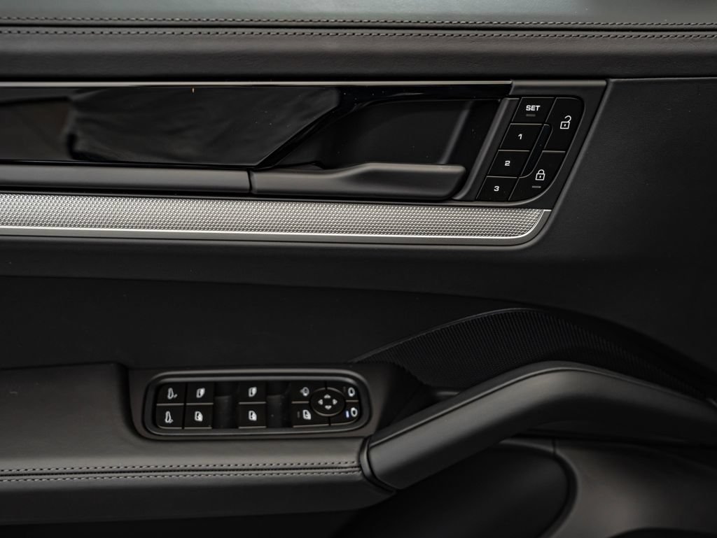 New 2026 Porsche Cayenne Coupe AWD/4WD image 21