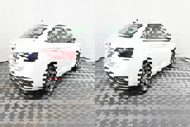 Certified 2022 Volkswagen Jetta SE image 9