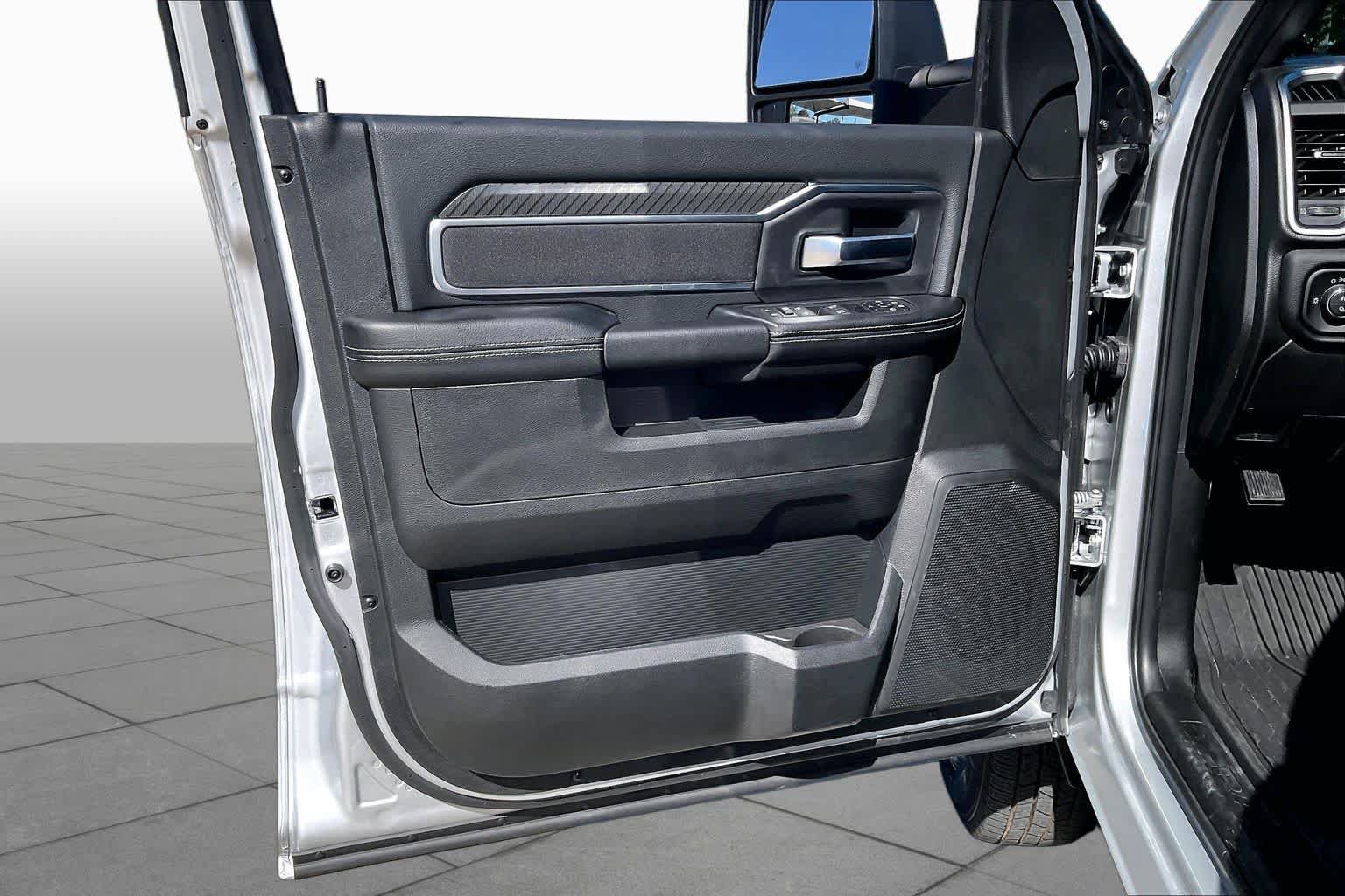 New 2027 RAM 3500 Big Horn AWD/4WD image 10