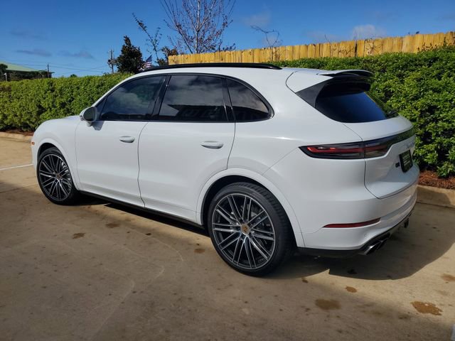 Used 2021 Porsche Cayenne Turbo image 3