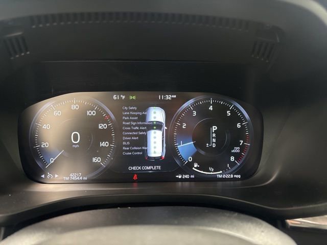 Used 2021 Volvo XC60 T5 Momentum image 24