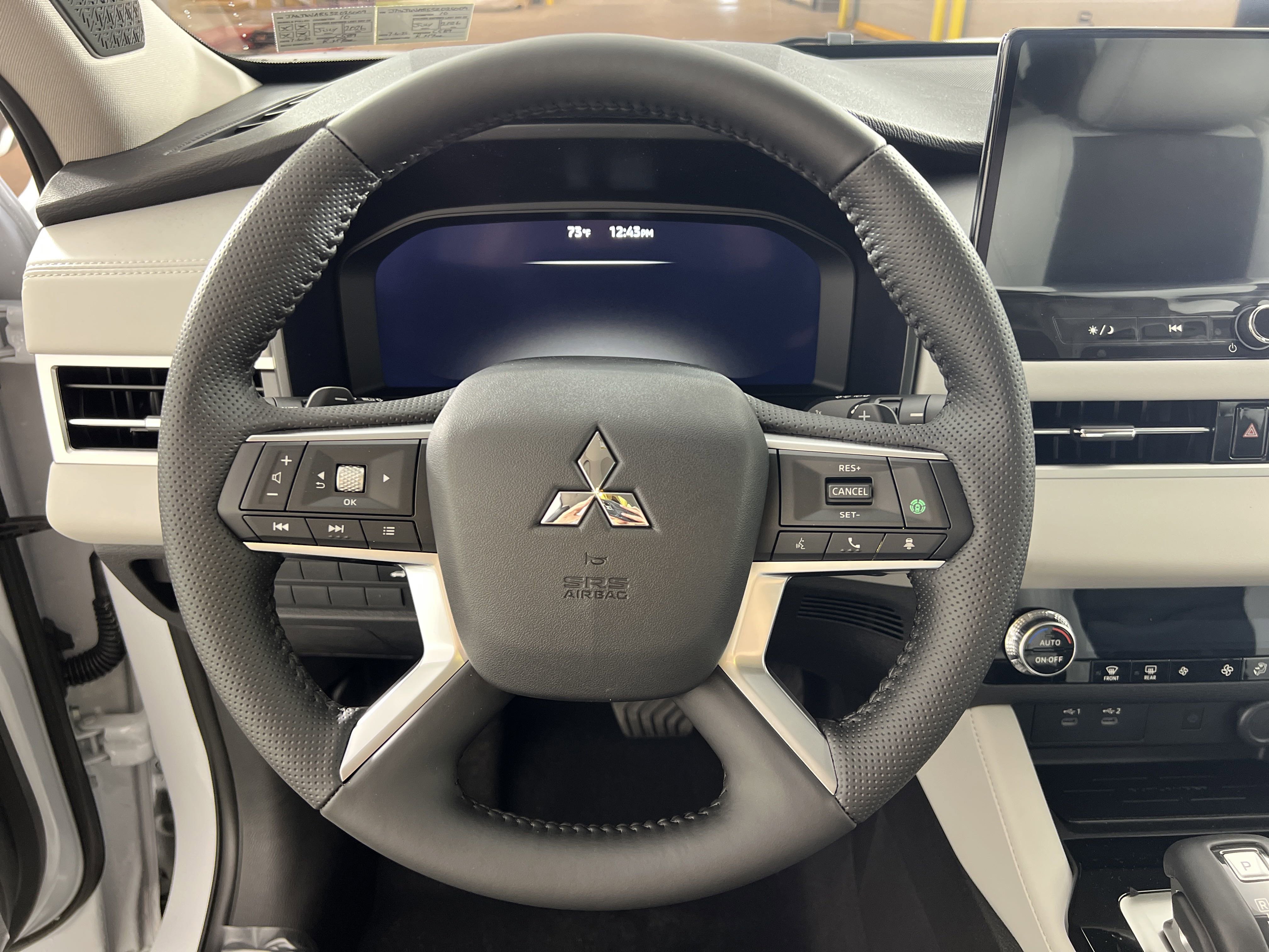 New 2025 Mitsubishi Outlander SE image 17