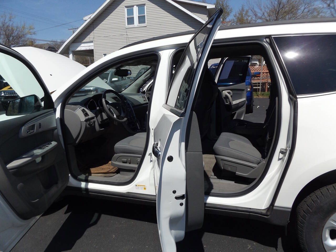 Used 2012 Chevrolet Traverse LS FWD image 12
