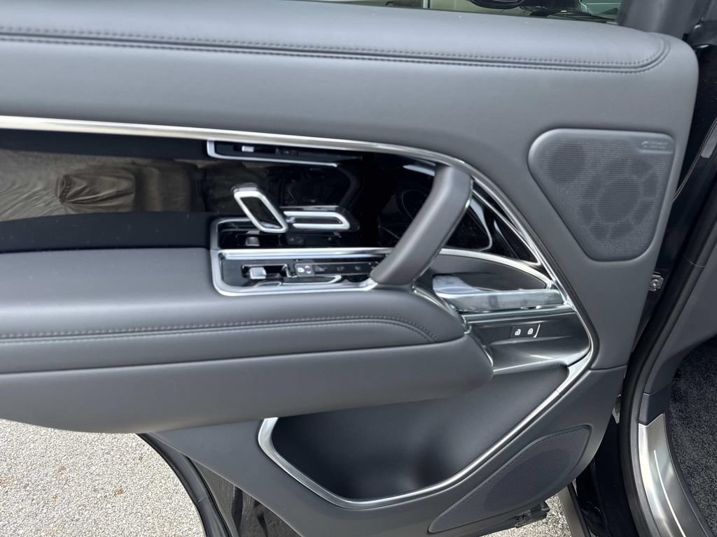 New 2026 Land Rover Range Rover SE AWD/4WD image 13