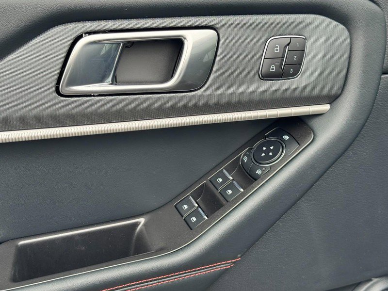 New 2026 Ford Explorer ST-Line w/ ST-Line Street Pack image 10