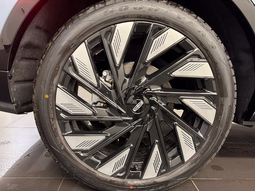 New 2026 Lincoln Nautilus Reserve w/ Jet Appearance Package AWD/4WD image 7