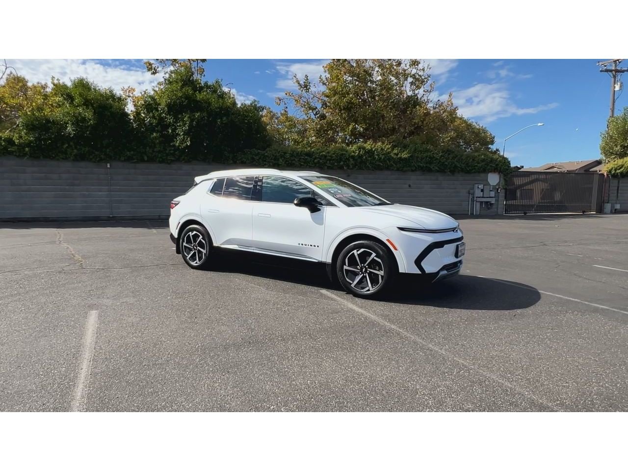 Certified 2024 Chevrolet Equinox EV LT w/ LPO, Blackout Package FWD image 2