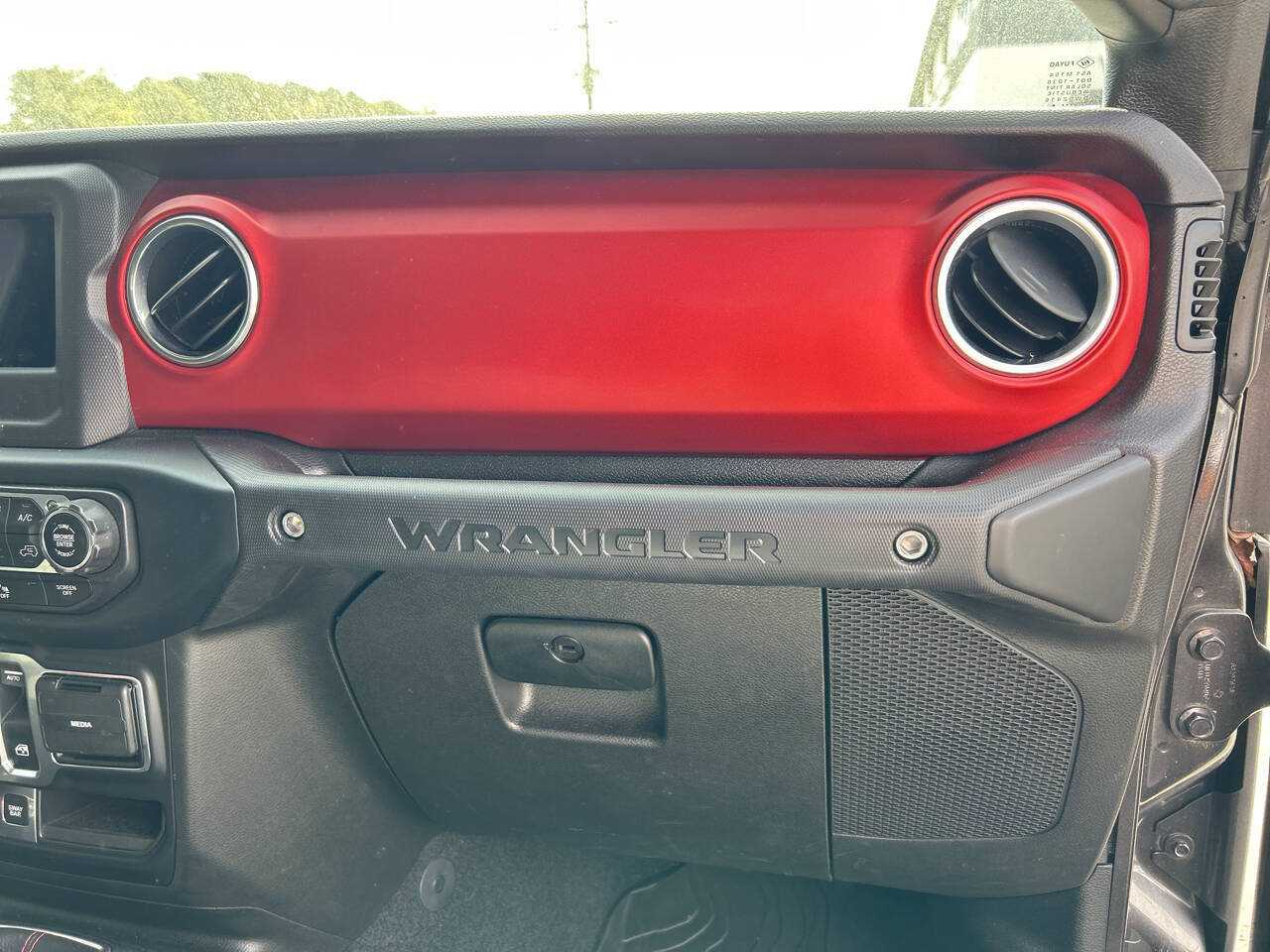 Used 2019 Jeep Wrangler Rubicon w/ Steel Bumper Group AWD/4WD image 18