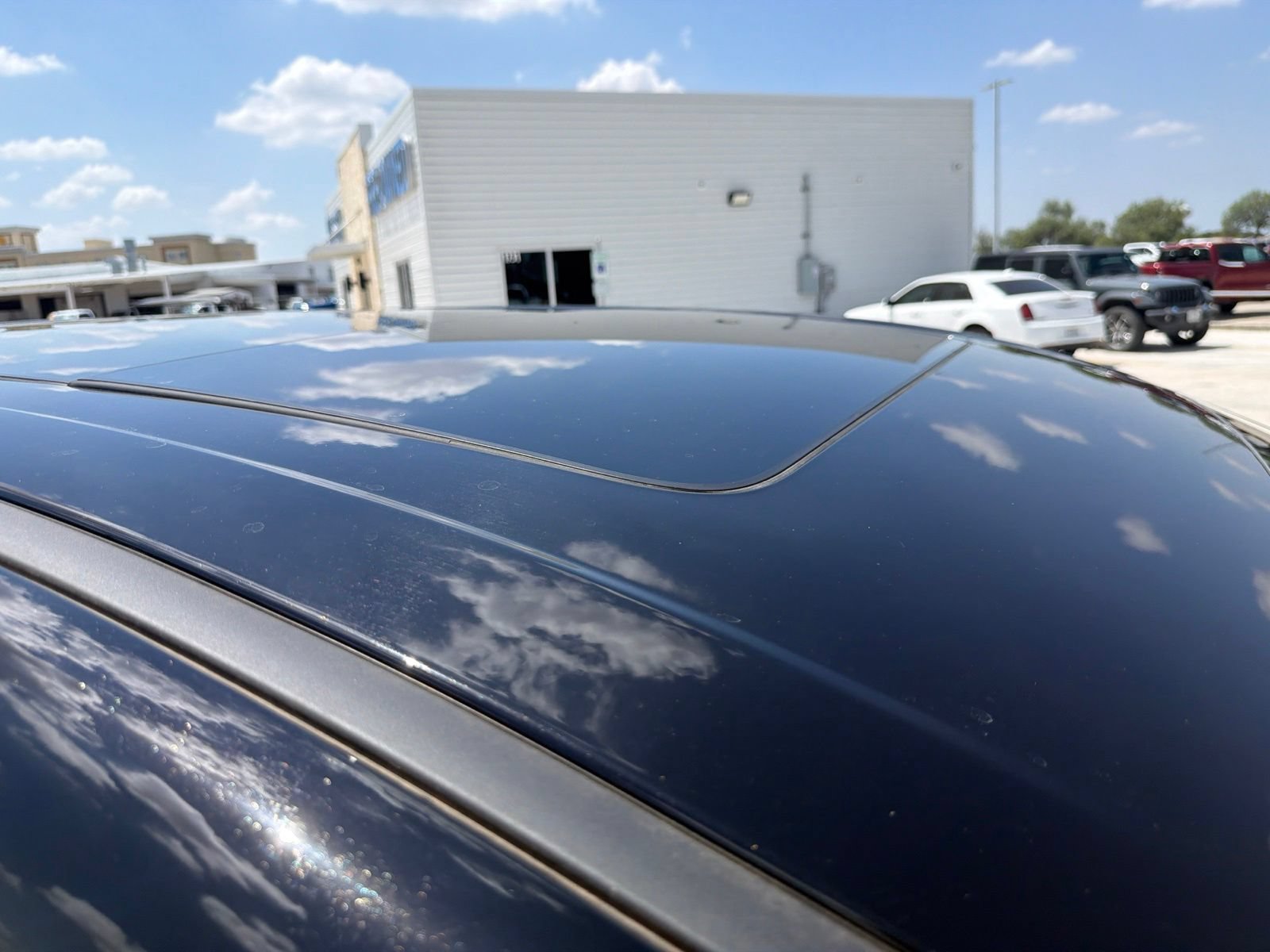 Used 2026 Chrysler Pacifica Limited FWD image 8
