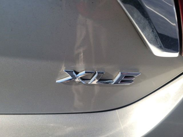 Used 2016 Toyota Camry XLE image 19
