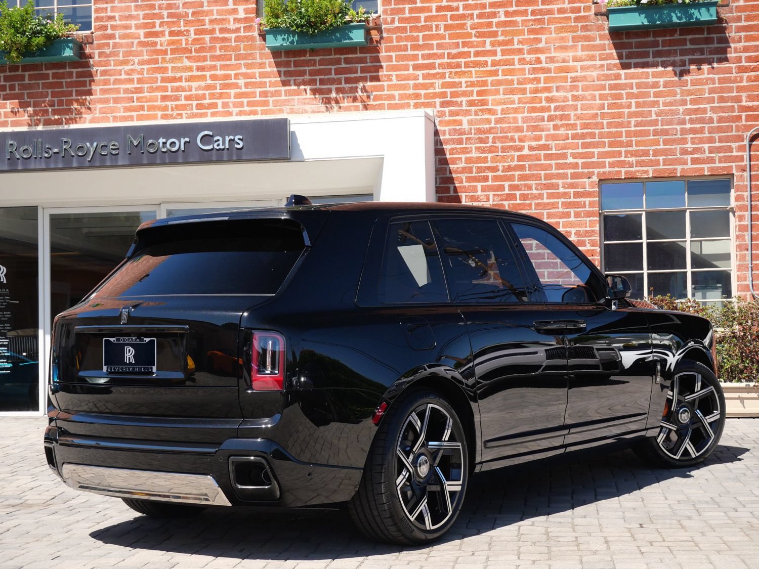 New 2027 Rolls-Royce Cullinan Black Badge AWD/4WD image 2