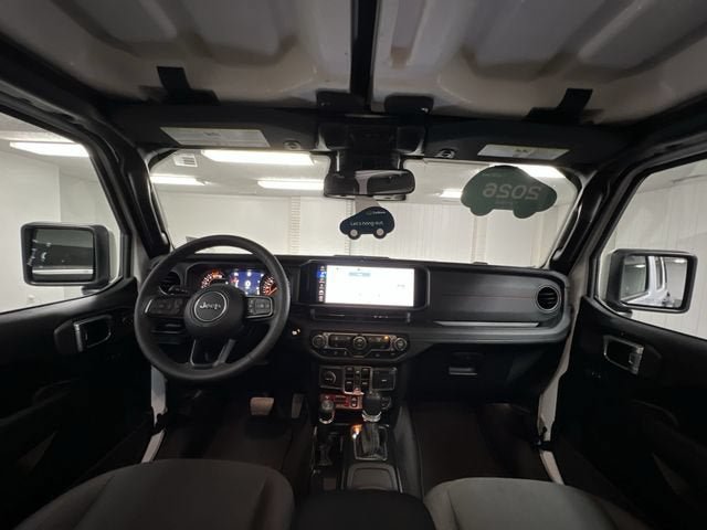 Used 2026 Jeep Wrangler Unlimited Rubicon AWD/4WD image 19