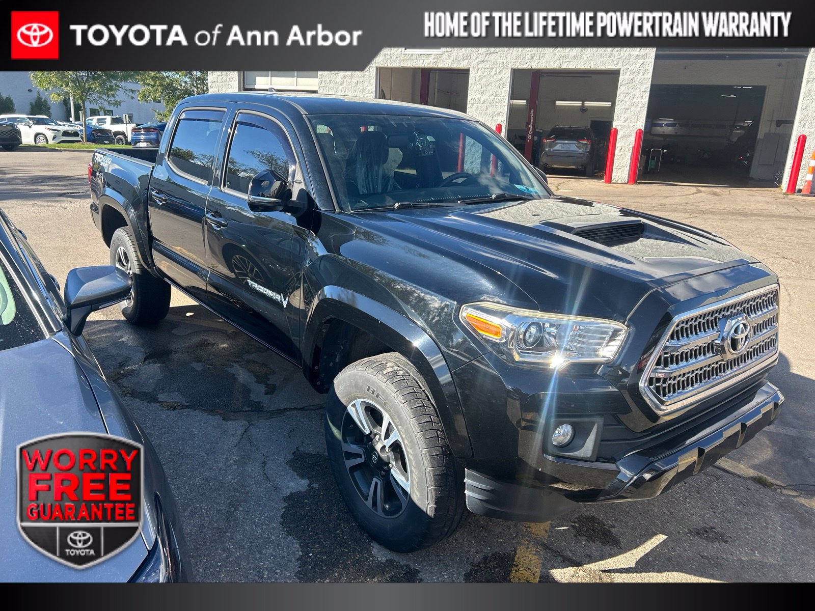 Used 2016 Toyota Tacoma TRD Sport w/ Premium & Technology Package AWD/4WD image 1