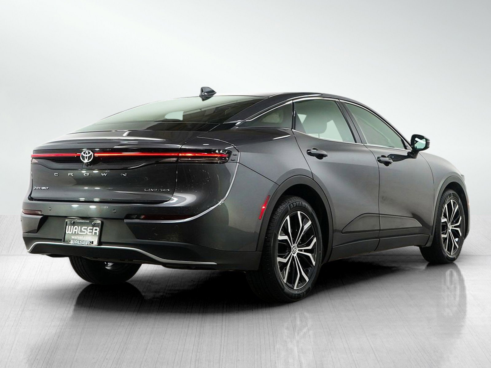 Used 2024 Toyota Crown Limited image 5