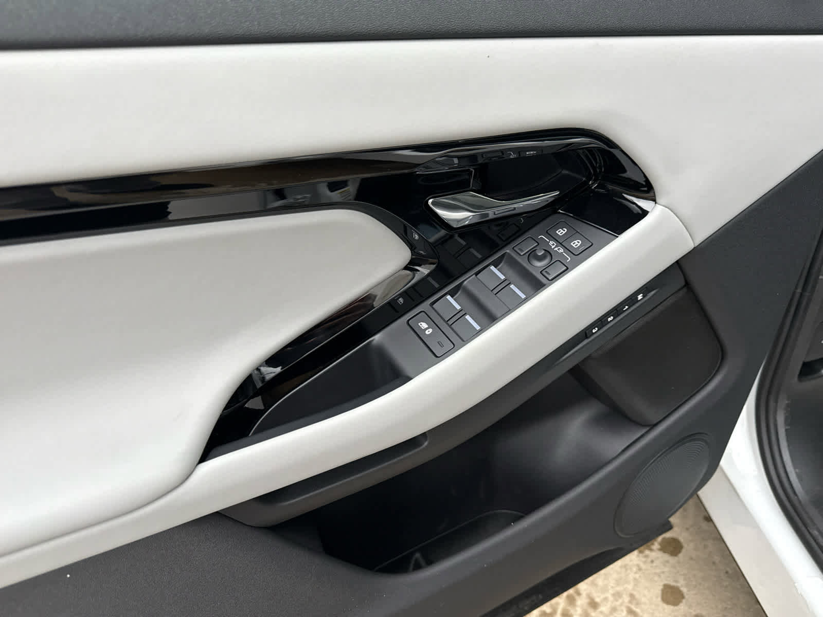 New 2026 Land Rover Range Rover Evoque Dynamic SE image 14