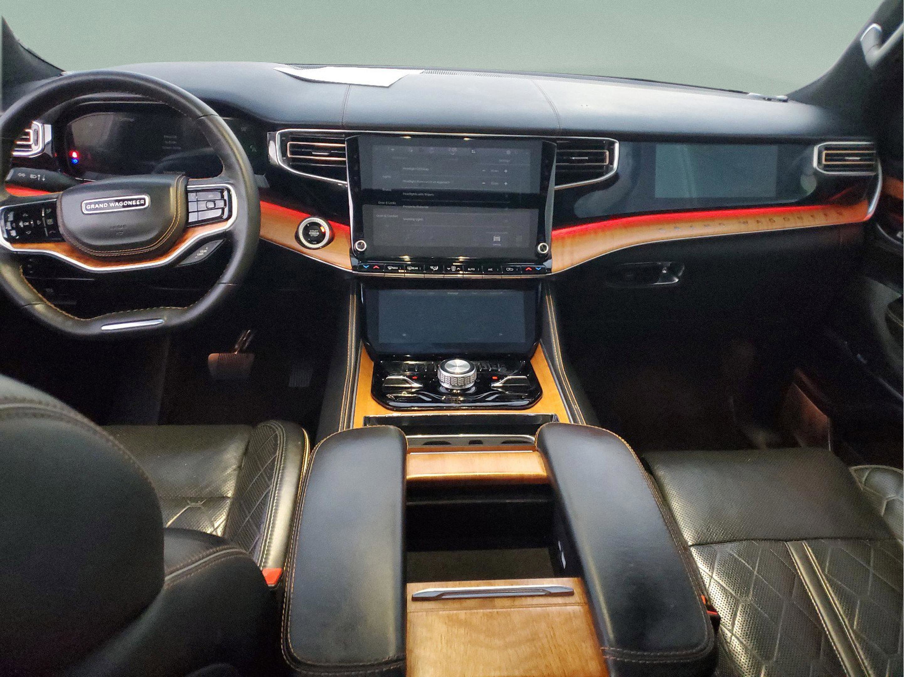 Used 2023 Jeep Grand Wagoneer Series III image 10