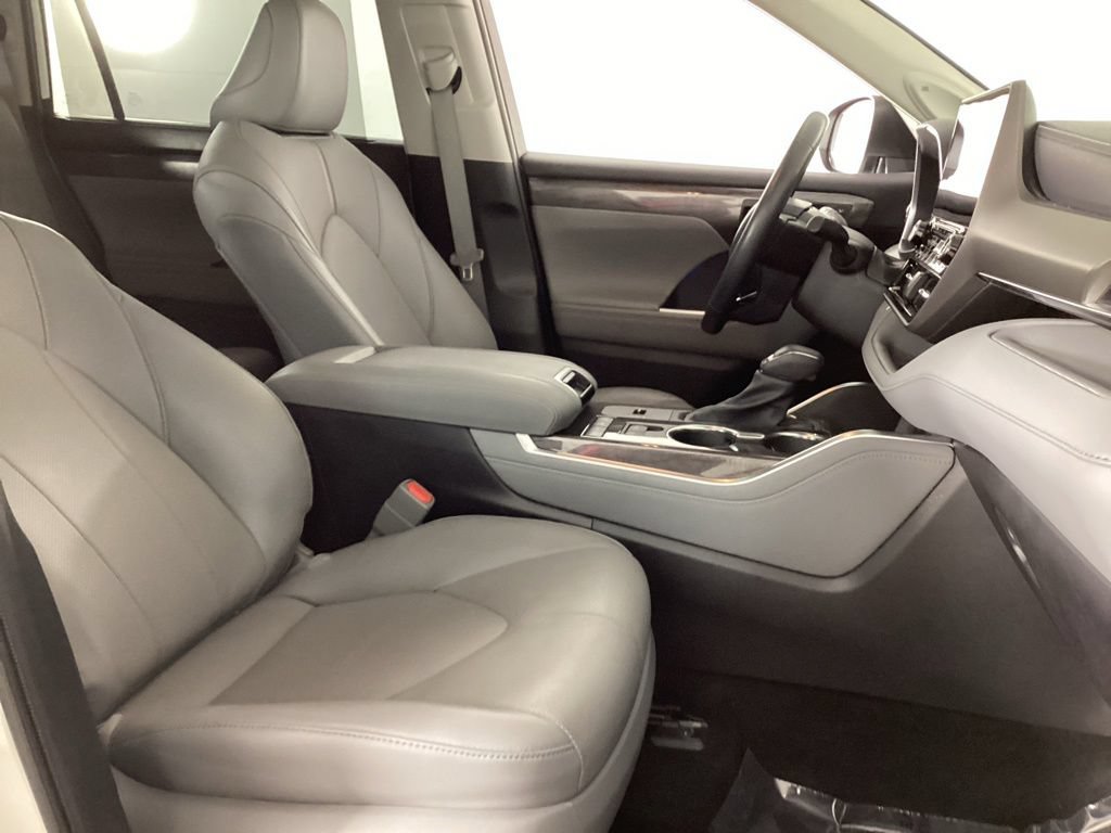 Used 2022 Toyota Highlander Limited AWD/4WD image 22