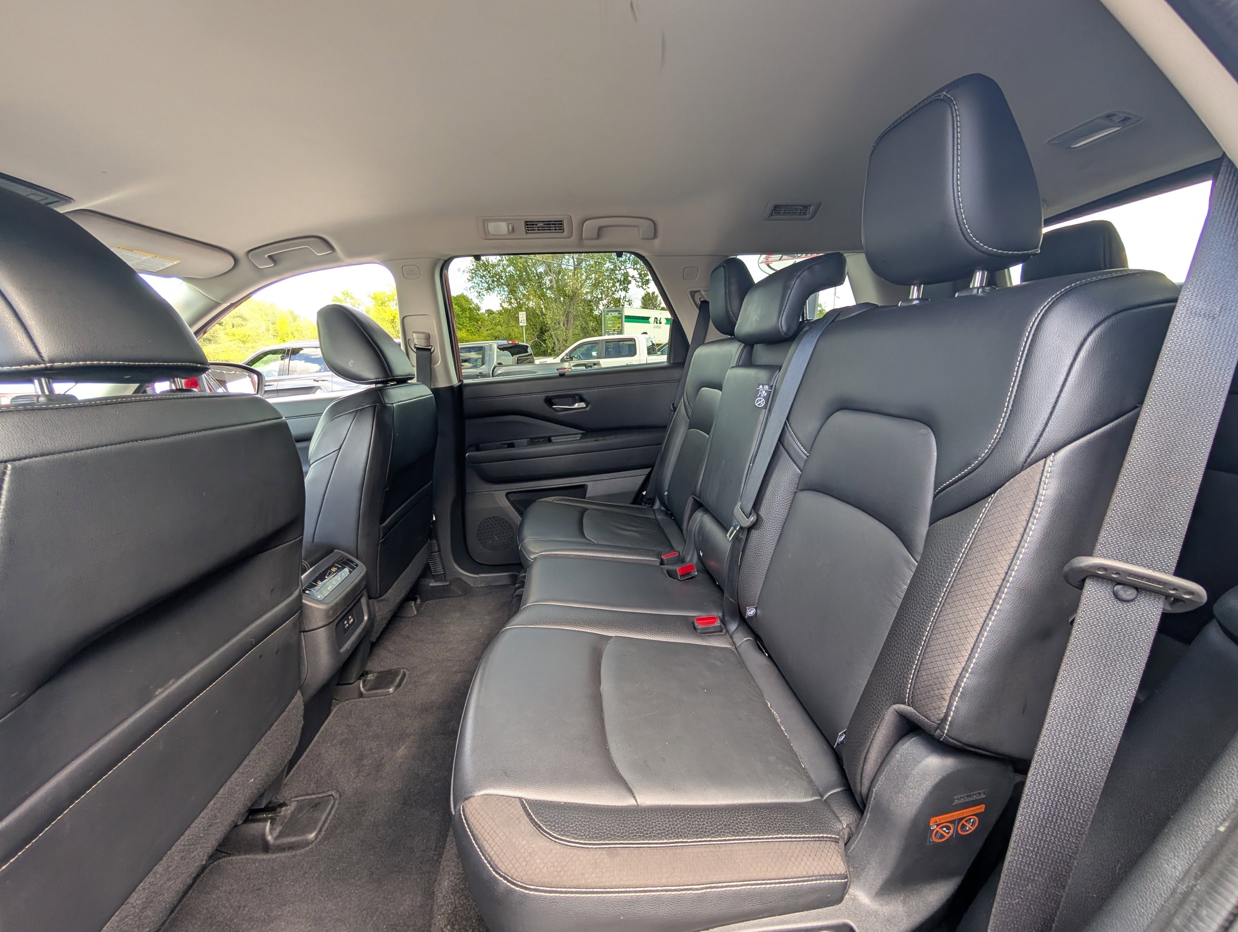 Used 2022 Nissan Pathfinder SL image 34