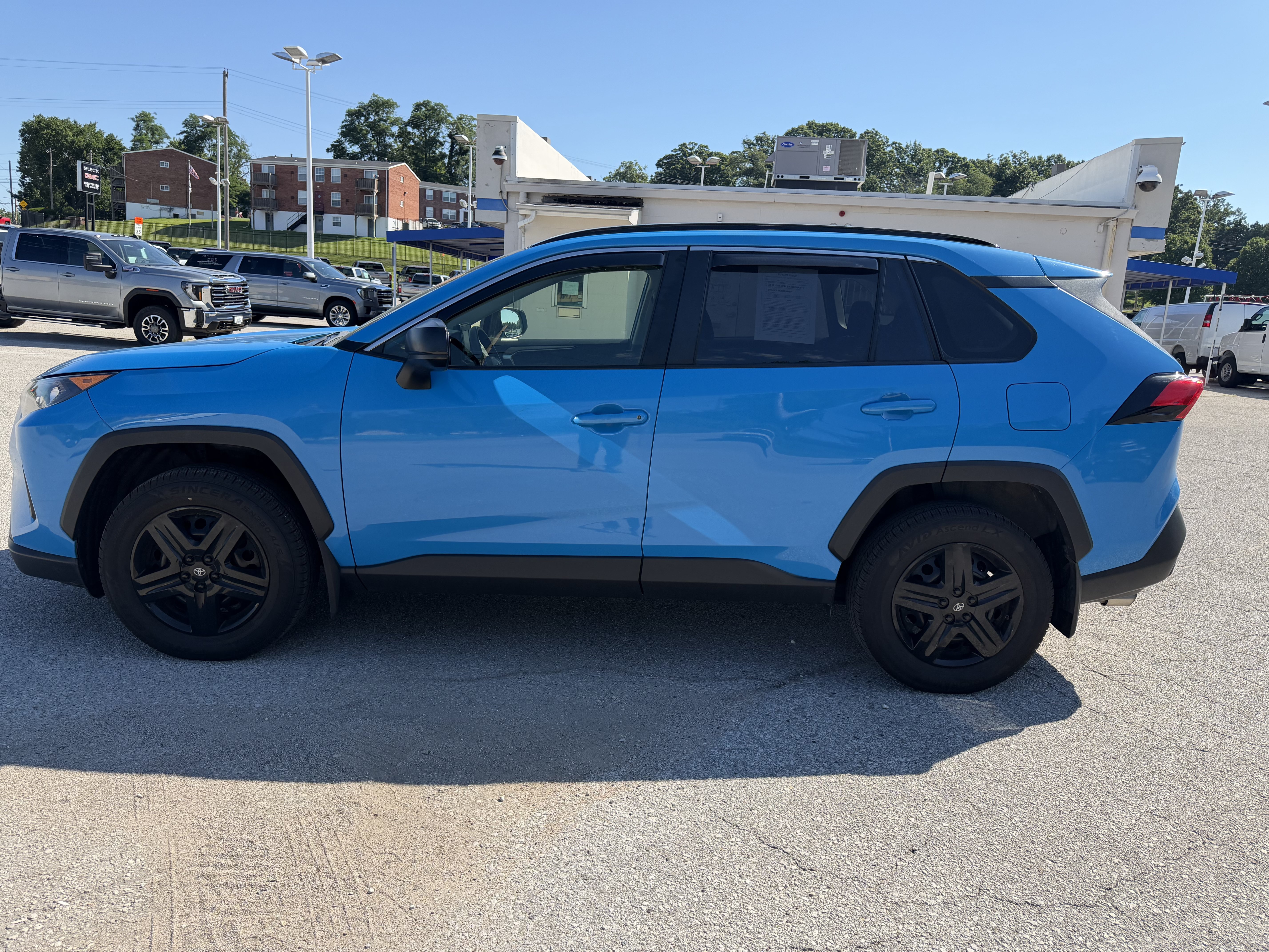 Used 2019 Toyota RAV4 LE AWD/4WD image 4